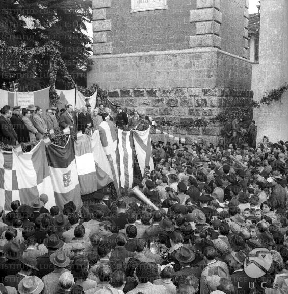 09 Sotto il campanile, 9 dicembre 1951.jpg
